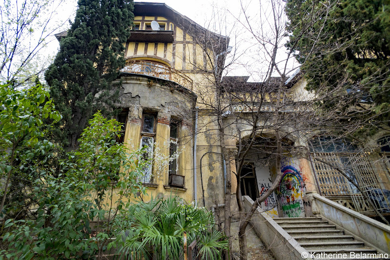 Old Tbilisi walking tour of architecture and hidden treasures geotv.ge